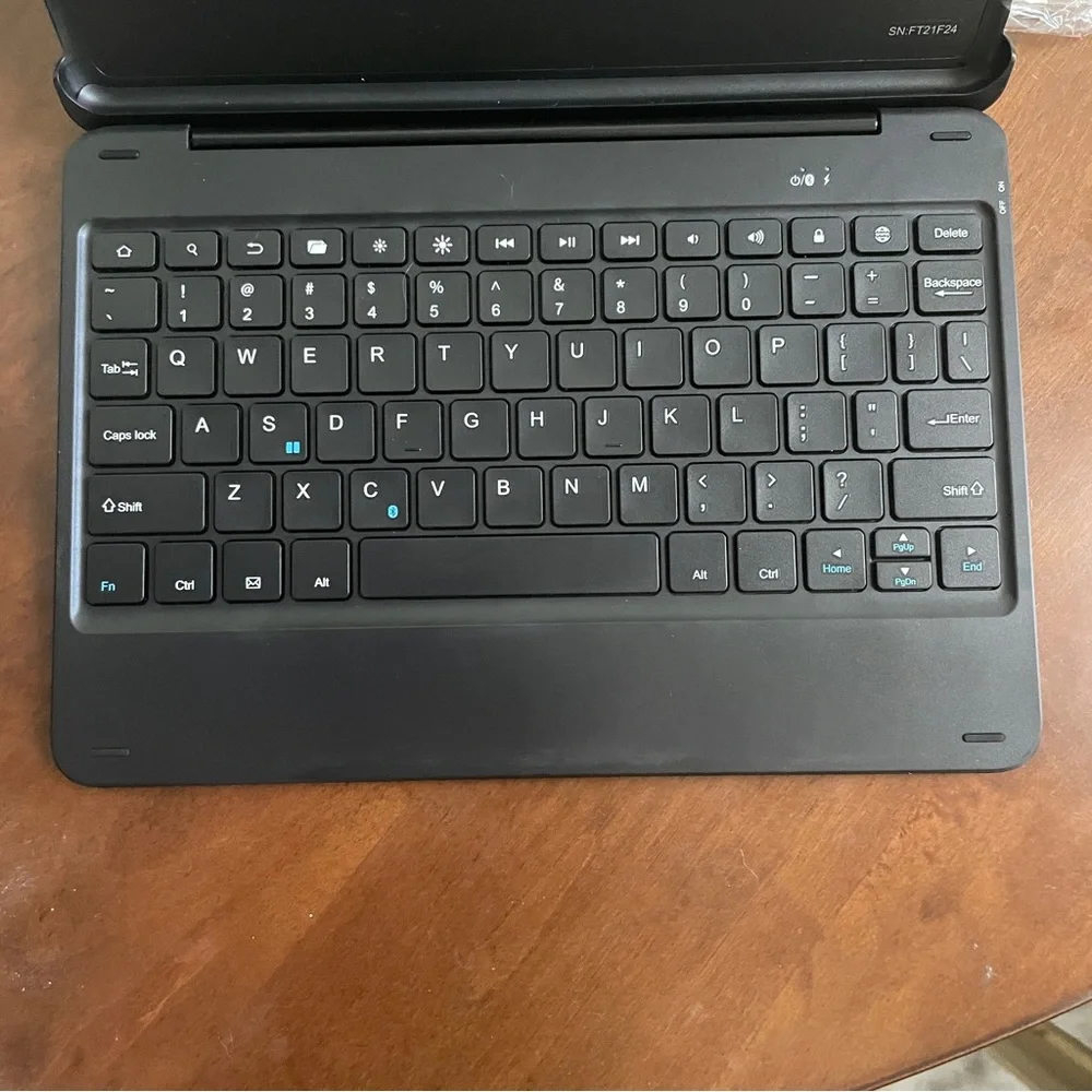 NWT wireless keyboard for fire HD 10 with detachable case. New in box, not used